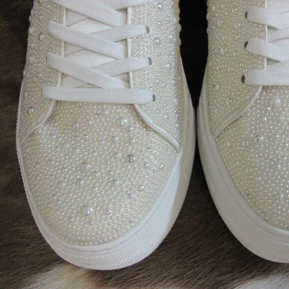 BETSEY JOHNSON BEADED SNEAKERS  NEW IN BOX (BOX NOT IN GOOD CONDITION)  SIZE 9.5 - Picture 4 of 16